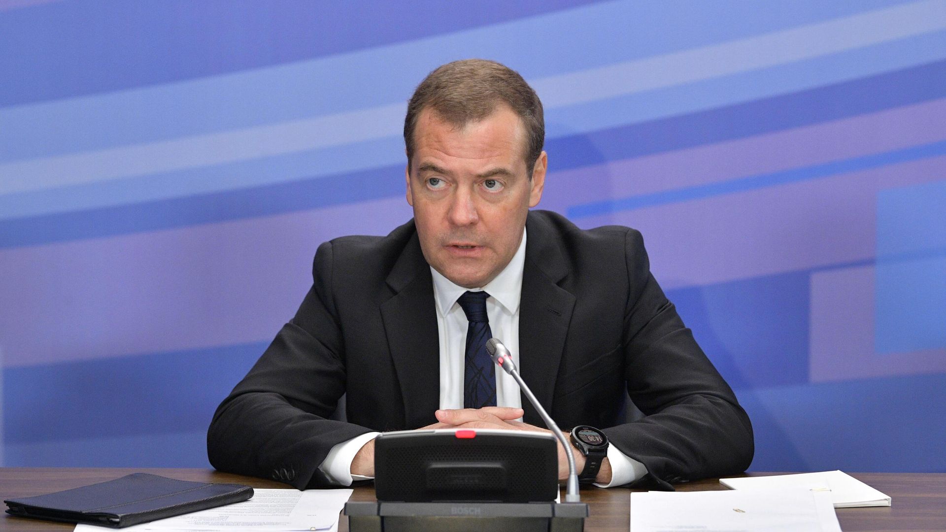 редседатель правительства РФ Дмитрий Медведев проводит совещание о ходе реализации национального проекта Безопасные и качественные автомобильные дороги - РИА Новости, 1920, 04.10.2026