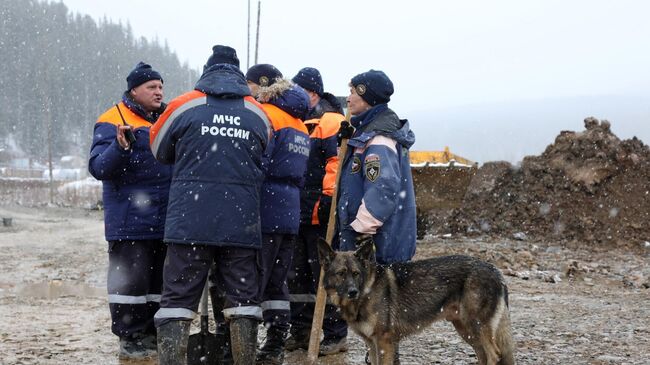 Место прорыва технологической дамбы на реке Сейба в Курагинском районе Красноярского края