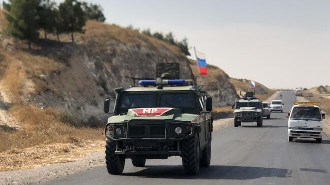 Бронеавтомобили военной полиции РФ на северо-востоке провинции Алеппо в Сирии