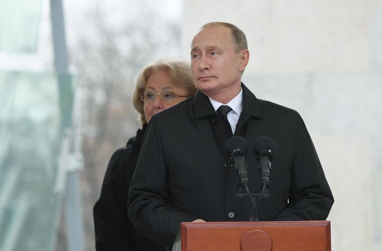 Президент РФ Владимир Путин выступает на церемонии открытия памятника государственному деятелю, политику Евгению Примакову. 29 октября 2019