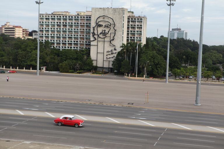 Портрет Че Гевары на Площади революции Портрет Че Гевары на Площади революции