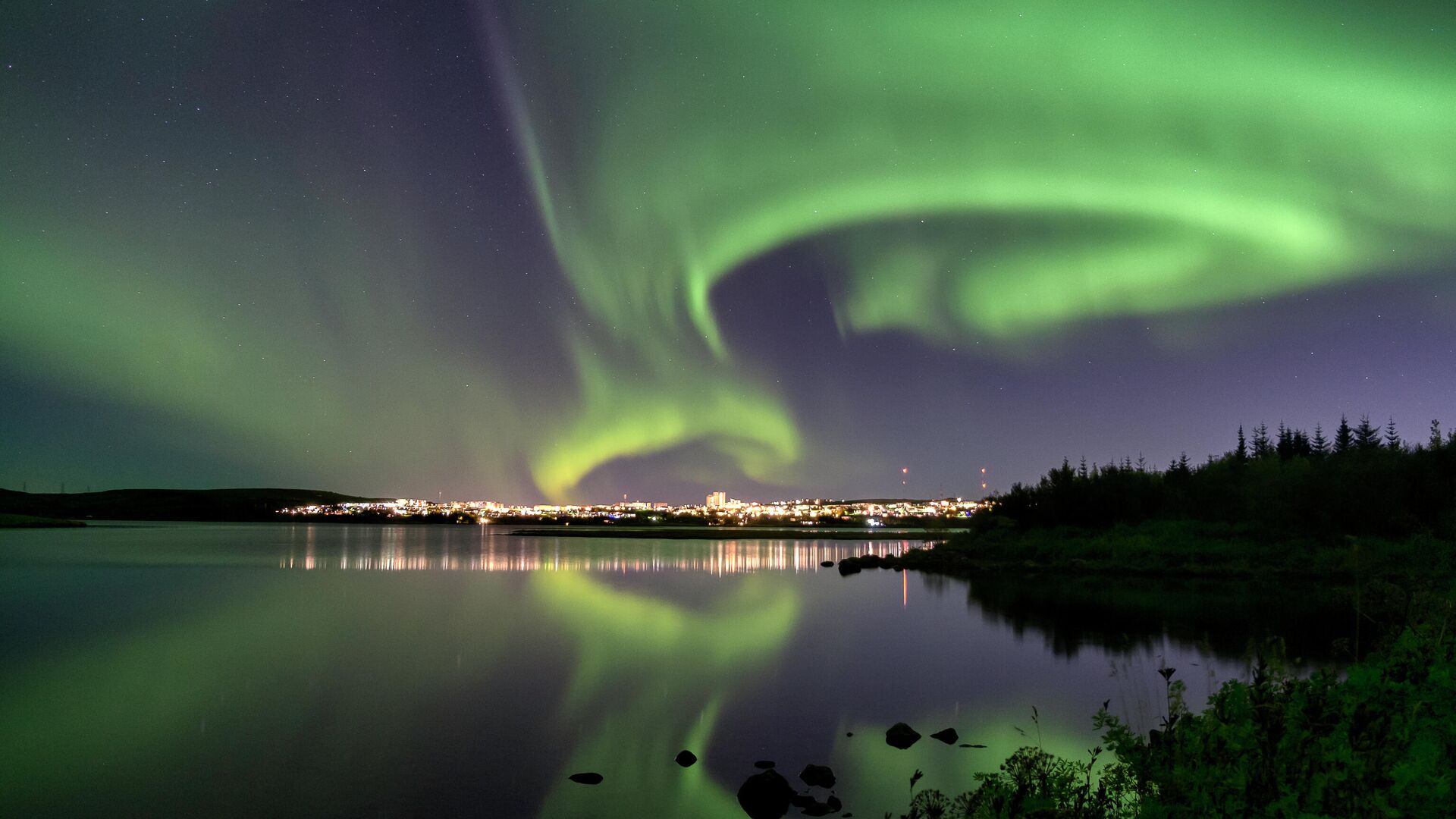 Северное сияние в Рейкьявике, Исландия  - РИА Новости, 1920, 01.10.2025