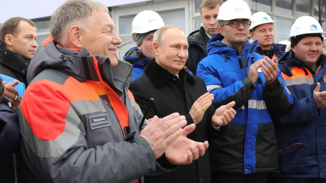 Президент РФ Владимир Путин на церемонии открытия скоростной платной трассы М-11 Москва - Санкт-Петербург