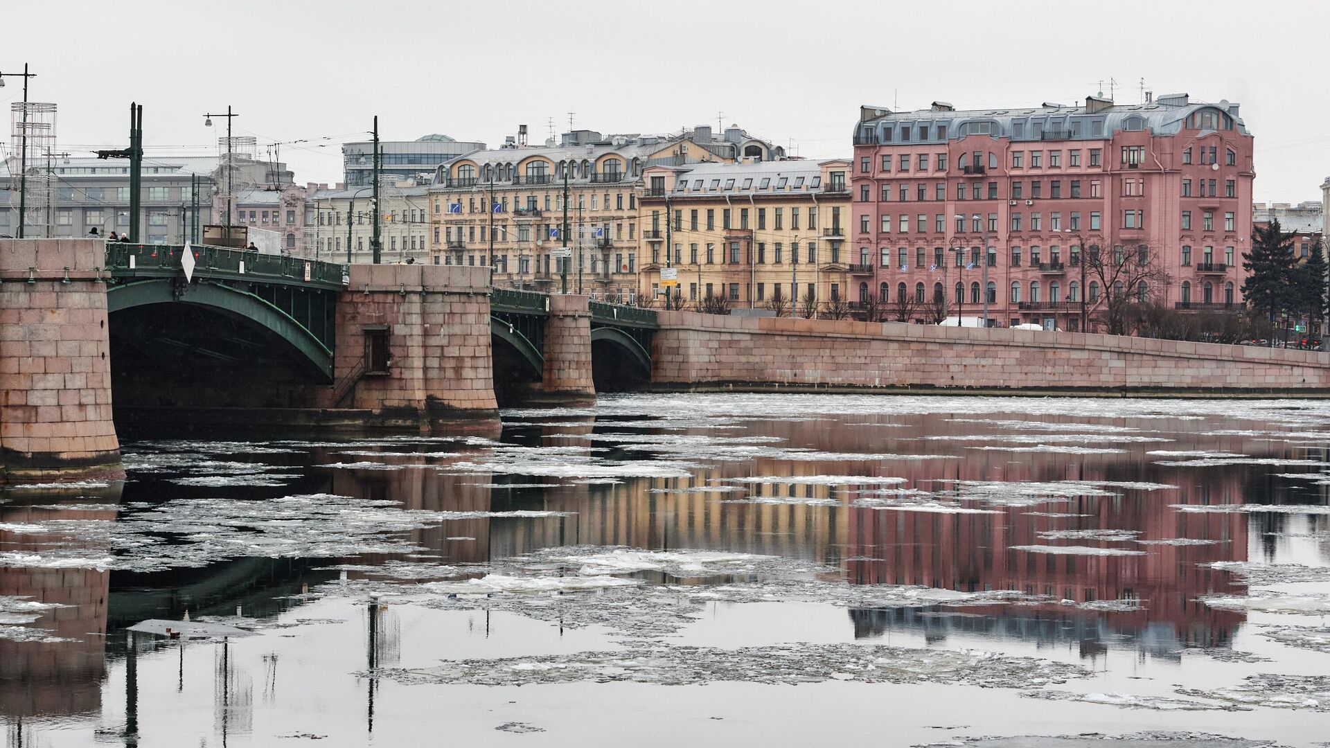 Вид на Биржевой мост и Петроградскую сторону - РИА Новости, 1920, 28.09.2020