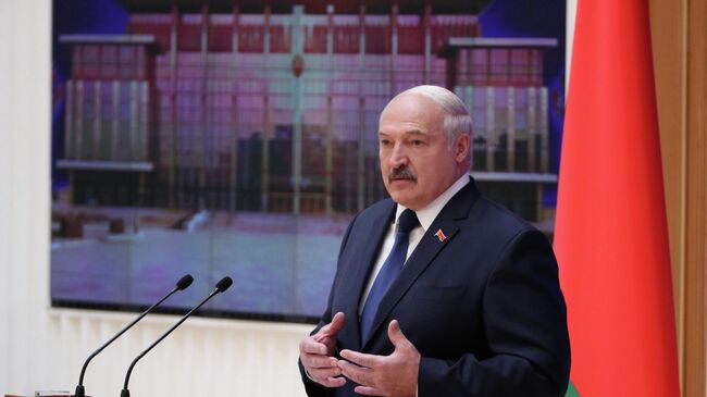 Александр Лукашенко во время выступления в парламенте Белоруссии