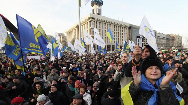 Массовый митинг под названием Красные линии для ZE приуроченный к саммиту Нормандской четверки проходит на Майдане независимости в Киеве. 8 декабря 2019