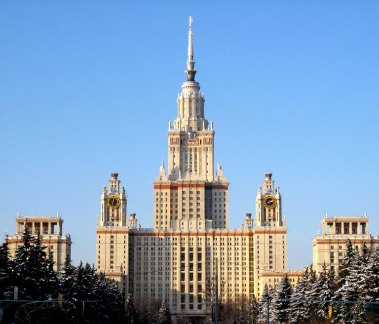 Главное здание МГУ им. М.В. Ломоносова, арх. Л. В. Руднев, С. Е. Чернышёв, П. В. Абросимов, А. Ф. Хряков, 1949-53 гг.