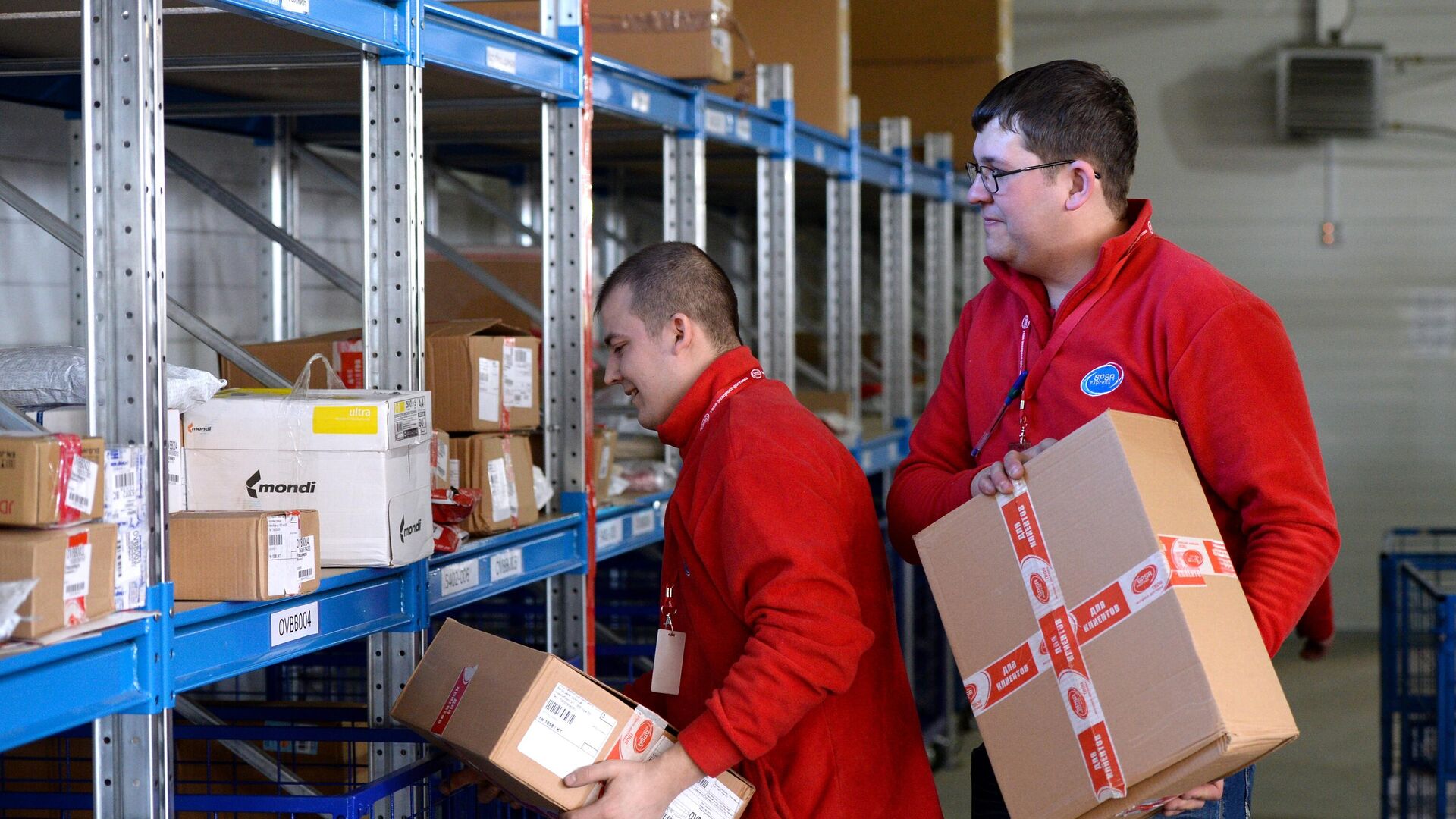 Сортировочный центр по обработке заказов интернет-магазинов в Новосибирске - РИА Новости, 1920, 28.04.2025