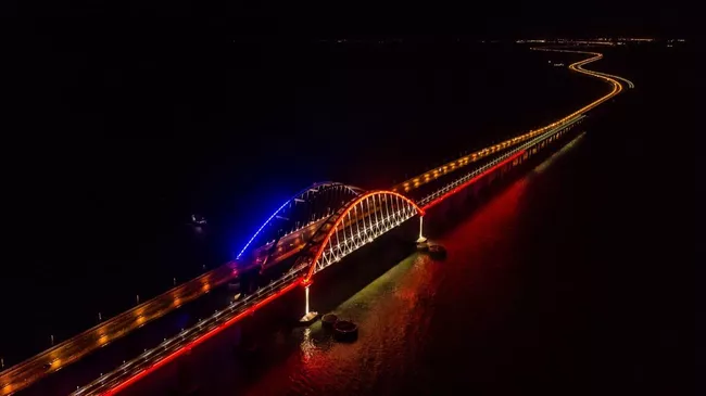 Ночная подсветка Крымского Моста