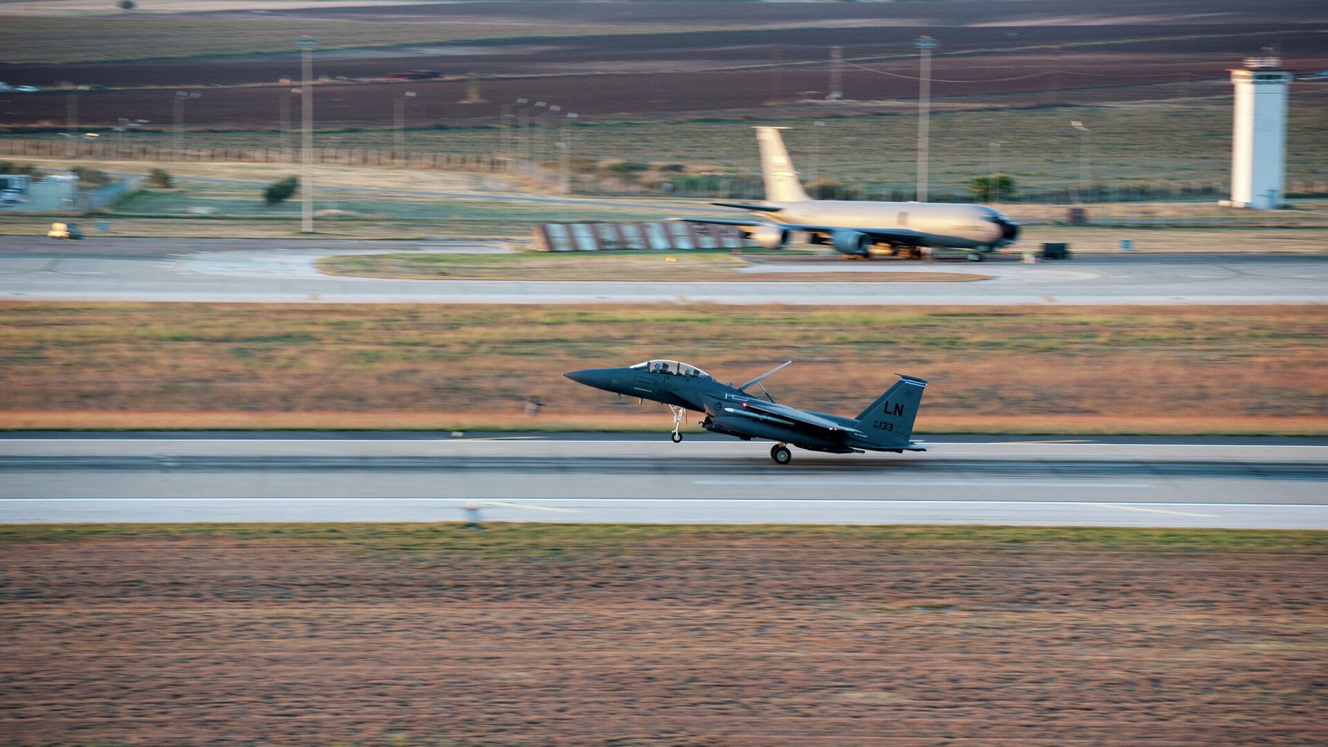 Истребитель ВВС США F-15E Strike Eagle на авиабазе Инджирлик, Турция - РИА Новости, 1920, 20.03.2021