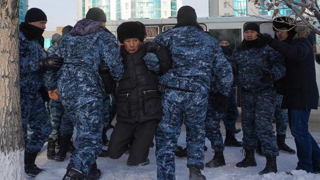 Митинг во время Дня независимости в Нур-Султане