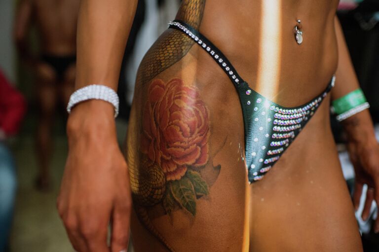 Участница открытого Кубка по бодибилдингу Участница открытого Кубка по бодибилдингу