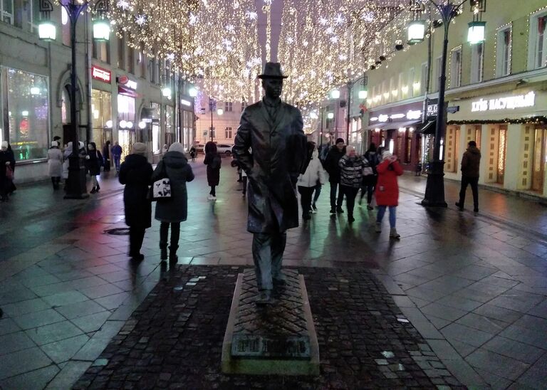 Памятник Сергею Прокофьеву в Камергерском переулке в Москве, где прошли последние годы жизни композитора.