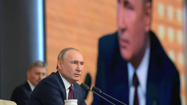 Президент РФ Владимир Путин на большой ежегодной пресс-конференции