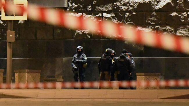 Бойцы СОБРа у здания ФСБ на Лубянской площади