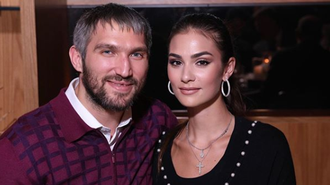 Александр Овечкин с супругой Анастасией Шубской