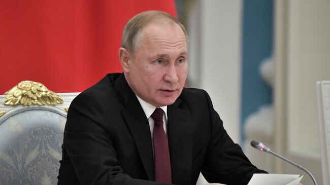 Президент РФ Владимир Путин на заседании президиума Совета при президенте РФ по стратегическому развитию и национальным проектам