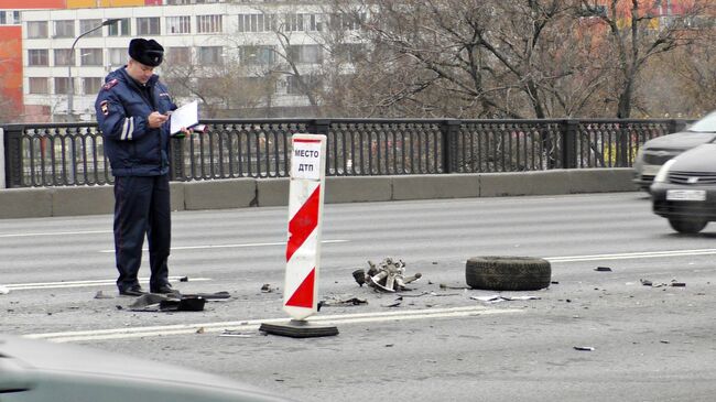 Сотрудник ГИБДД на месте ДТП