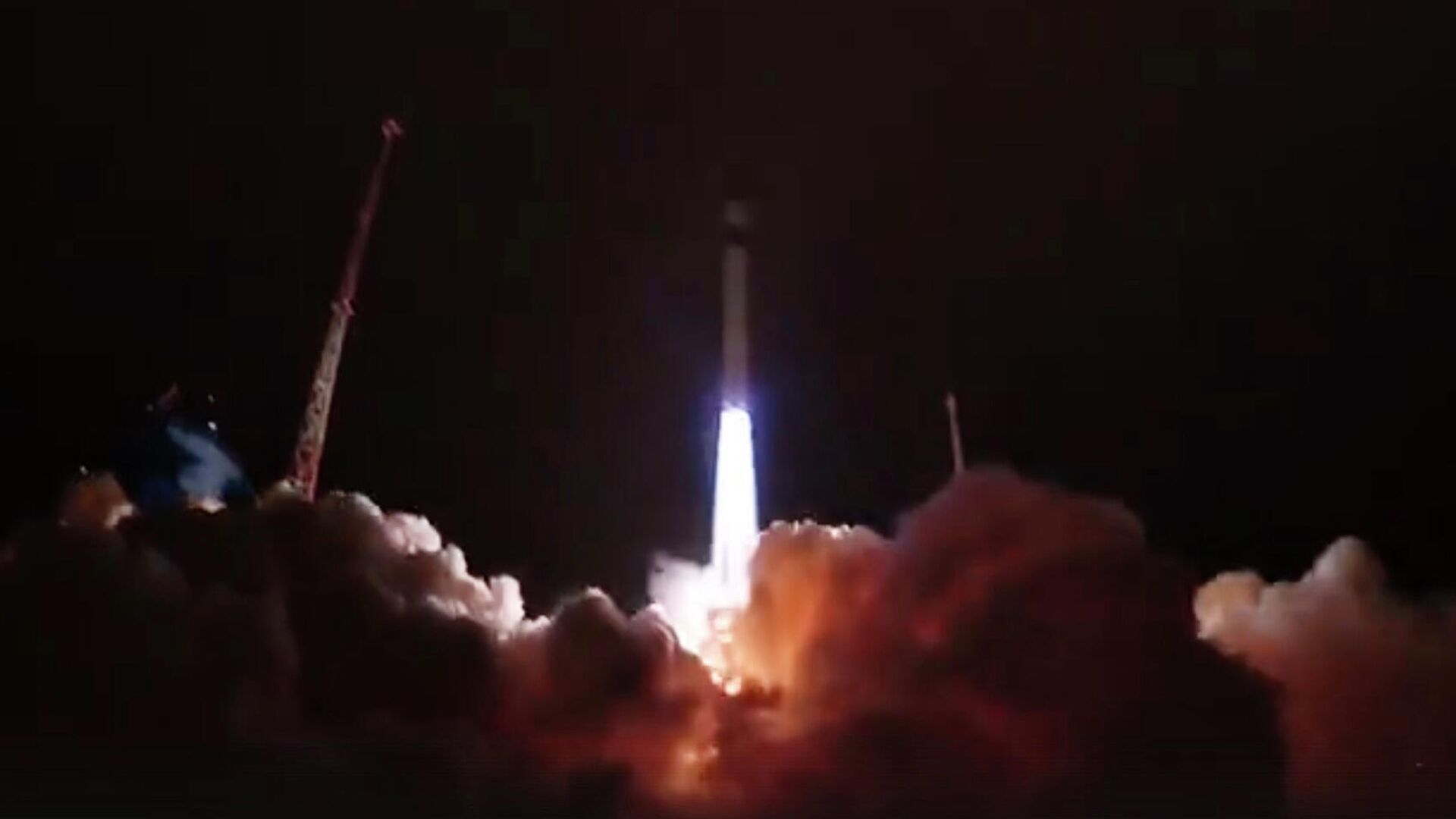 Пуск ракеты-носителя легкого класса Рокот с блоком космических аппаратов связи Гонец-М и юстировочным космическим аппаратом Блиц-М с космодрома Плесецк - РИА Новости, 1920, 09.10.2021