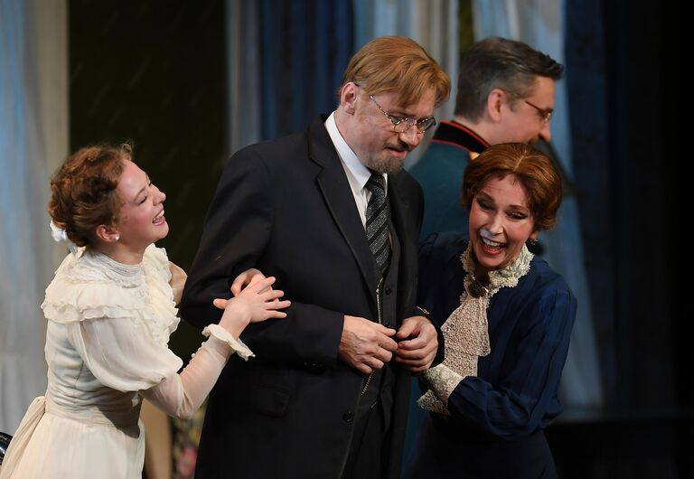 Сцена из спектакля Три сестры в МХАТ им.Горького