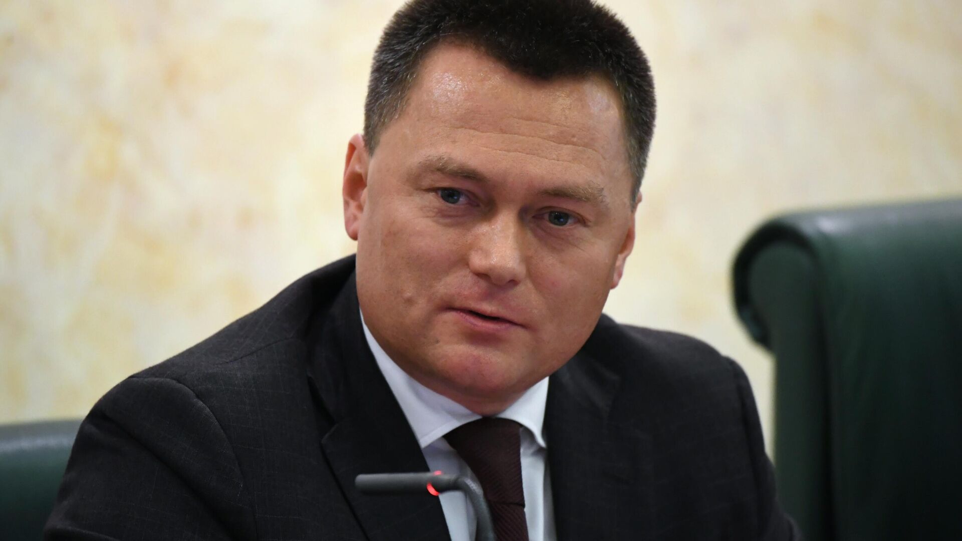 Заместитель председателя Следственного комитета РФ Игорь Краснов во время рассмотрения его кандидатуры на должность генерального прокурора РФ в Совете Федерации - РИА Новости, 1920, 17.09.2025