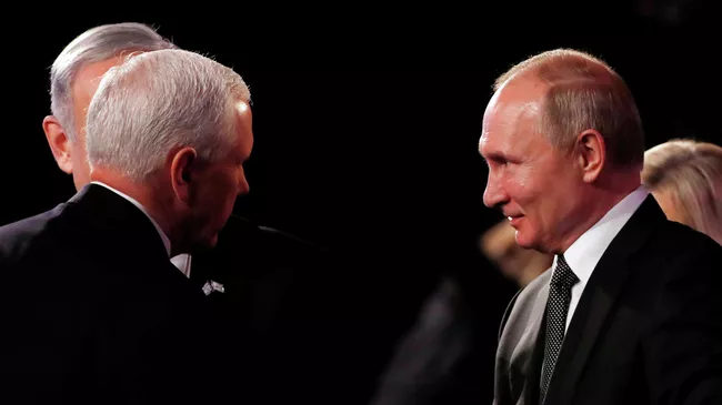 Президент РФ Владимир Путин и вице-президент США Майк Пенс после выступления на международном форуме в Израиле