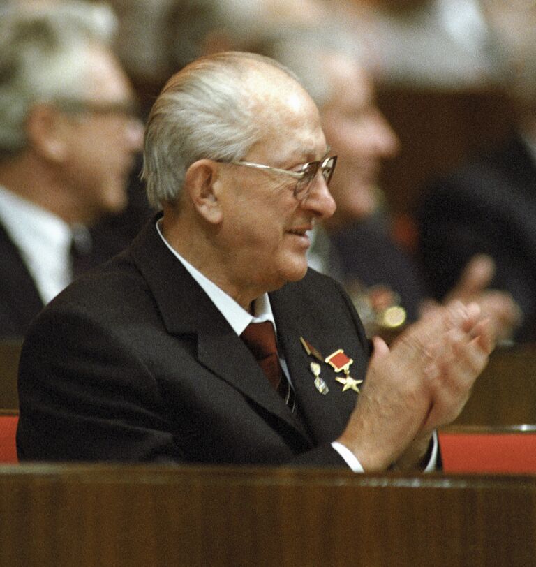 Генеральный Секретарь ЦК КПСС Ю. Андропов Генеральный Секретарь ЦК КПСС Ю. Андропов