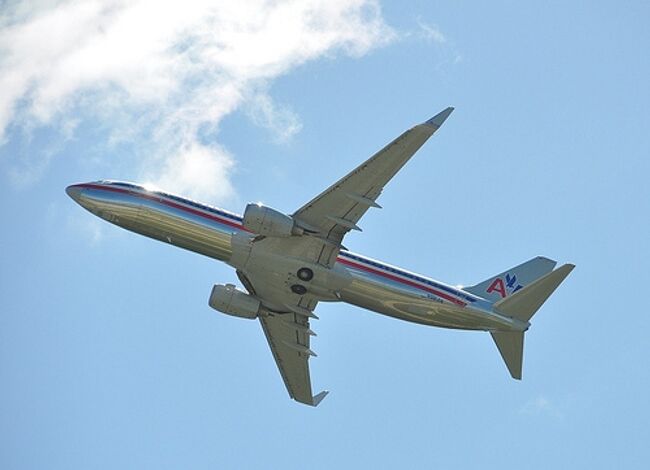 Самолет American Airlines Boeing 737-823