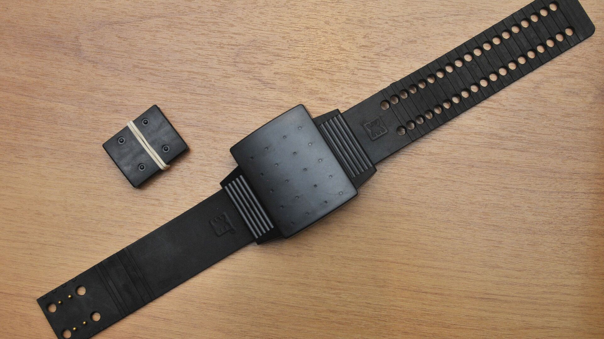 Эксперимент по внедрению специальных электронных браслетов для контроля за заключенными в Воронежской области - РИА Новости, 1920, 23.04.2026