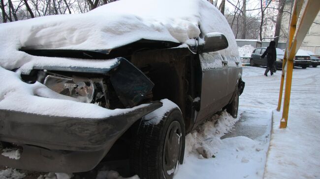 Ветхие автомобили на улицах Москвы