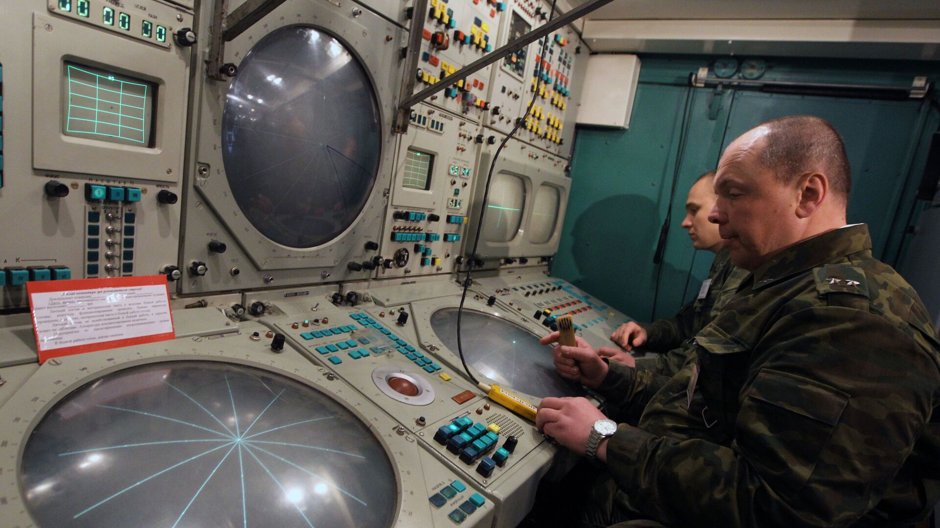 На командном пункте войск ПВО. Архивное фото - РИА Новости, 1920, 01.01.2024