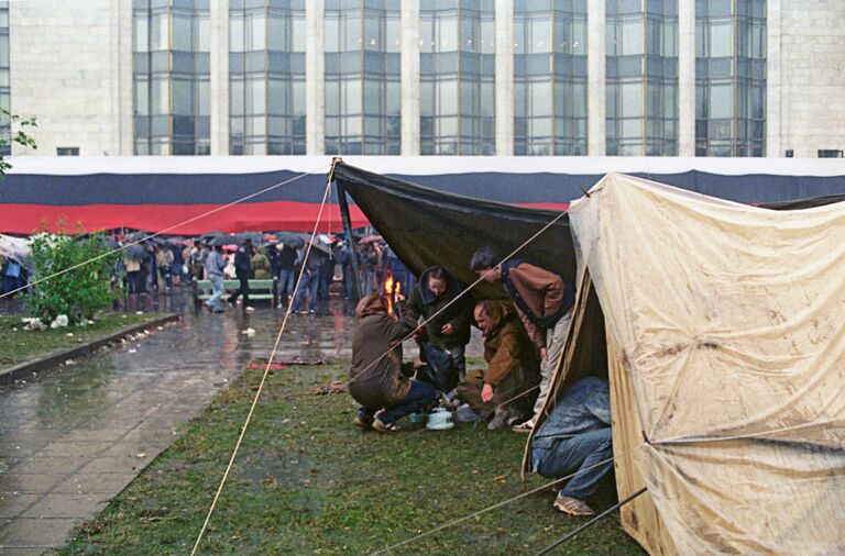 Защитники Белого дома в ожидании штурма