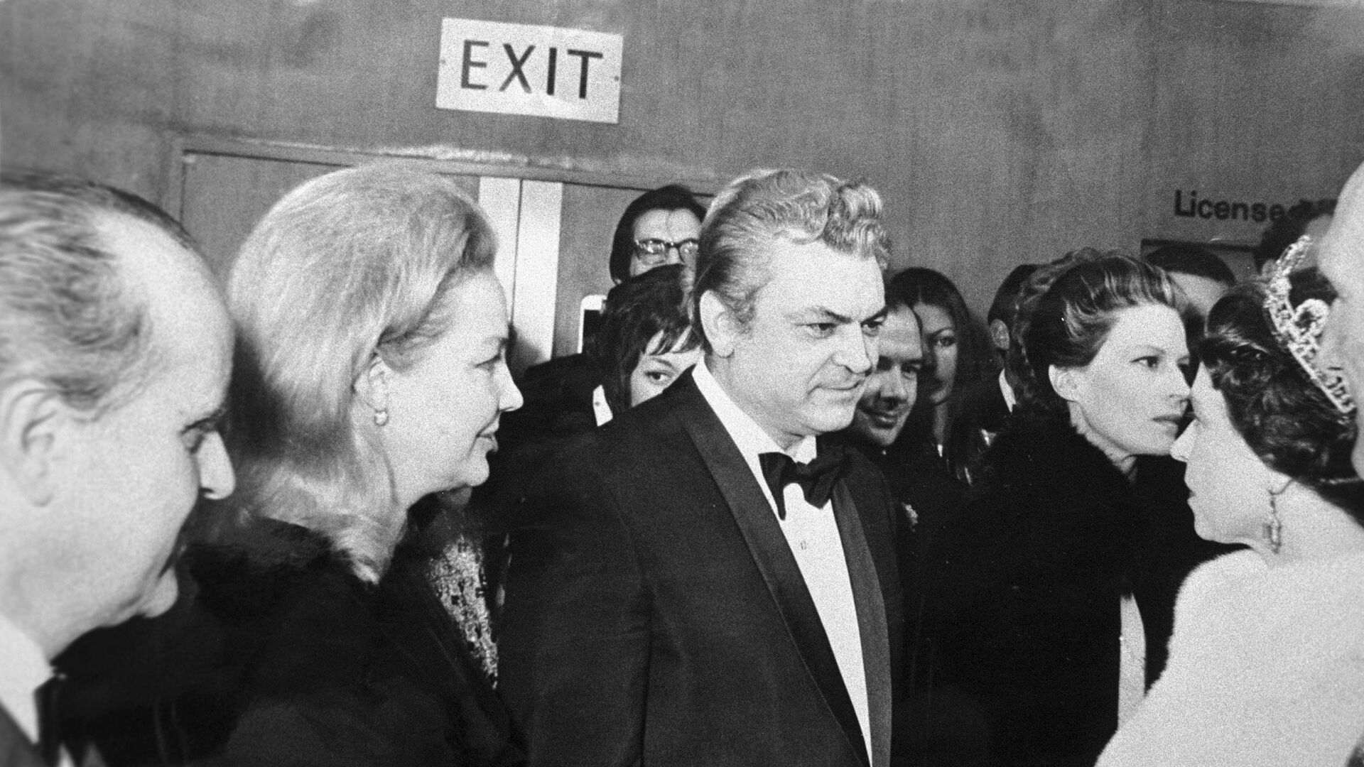 Сергей Бондарчук и его жена Ирина Скобцева на приеме у королевы Англии Елизаветы II Сергей Бондарчук и его жена Ирина Скобцева на приеме у королевы Англии Елизаветы II - РИА Новости, 1920, 20.10.2021