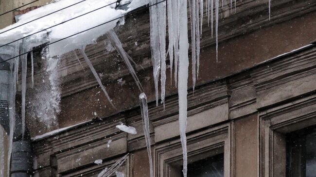 Уборка снега на улицах Санкт-Петербурга