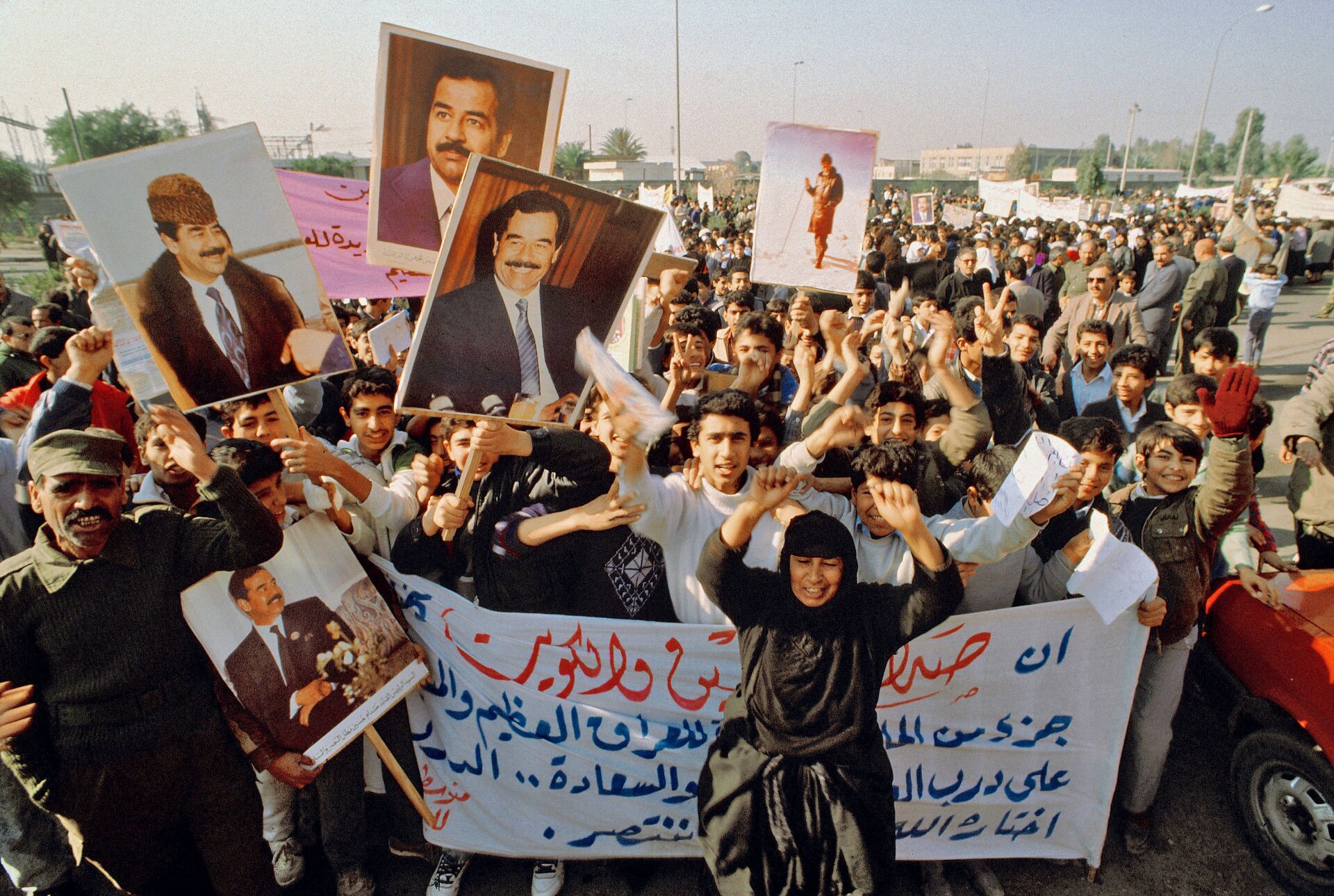 Антивоенная демонстрация у посольства США в Багдаде 15 января 1991 г. - РИА Новости, 1920, 13.01.2021