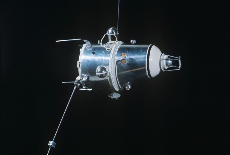 Первый советский искусственный спутник Луны - Луна-10