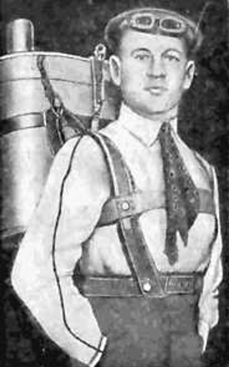 Глеб Котельников с парашютом собственного изобретения