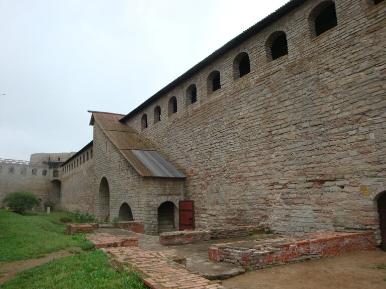 Стены Шлиссельбургской крепости