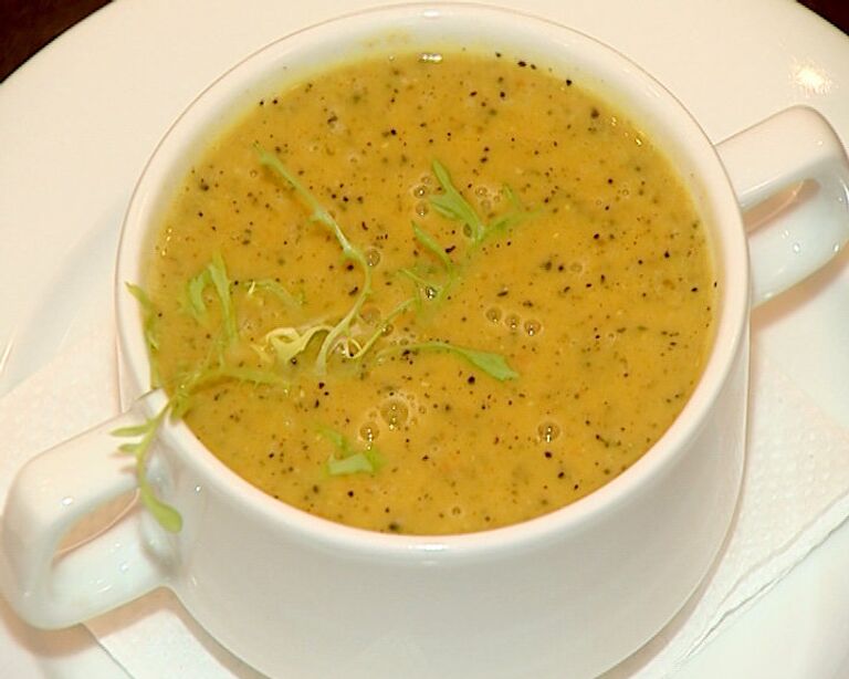 Суп-пюре из чечевицы к Международному дню вегана. Видеорецепт