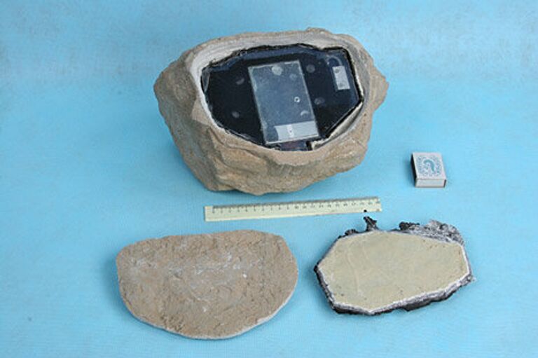 Замаскированное под камень средство связи