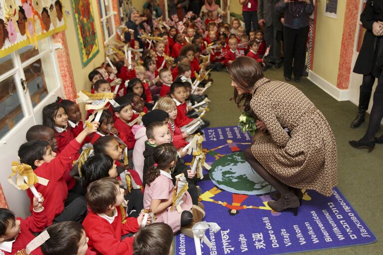 Герцогиня Кембриджская Кэтрин на встрече со школьниками в Оксфорде