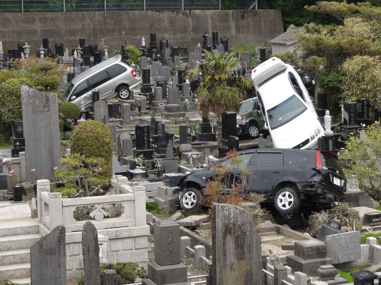 Фукусима через год после катастрофы