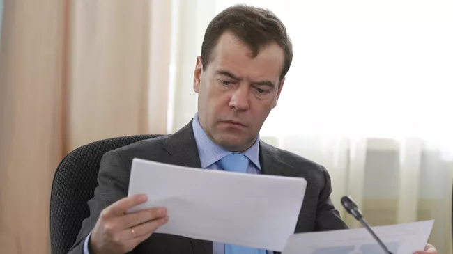 Д.Медведев провел заседание по вопросам коррупции в ситуационном центре ГИБДД по Москве