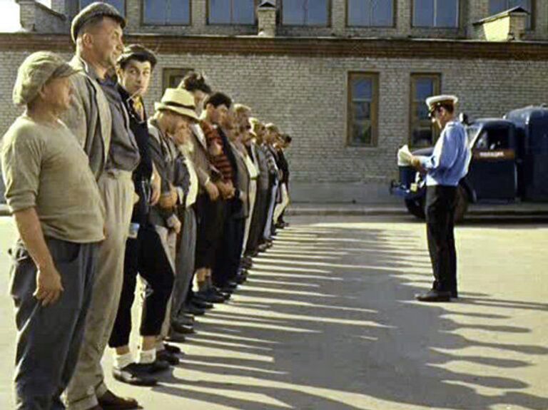 Кадр из фильма «Операция Ы и другие приключения Шурика»