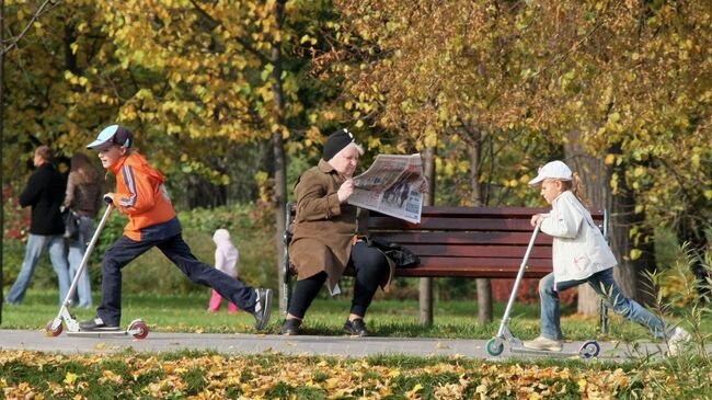 Москвичи отдыхают в парке