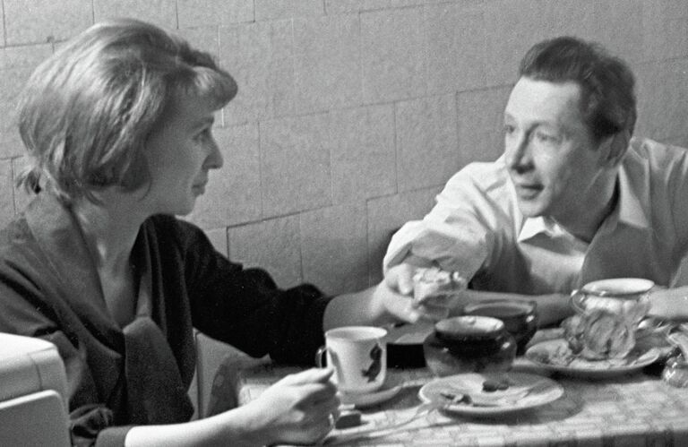 Олег Ефремов и его жена Алла Покровская