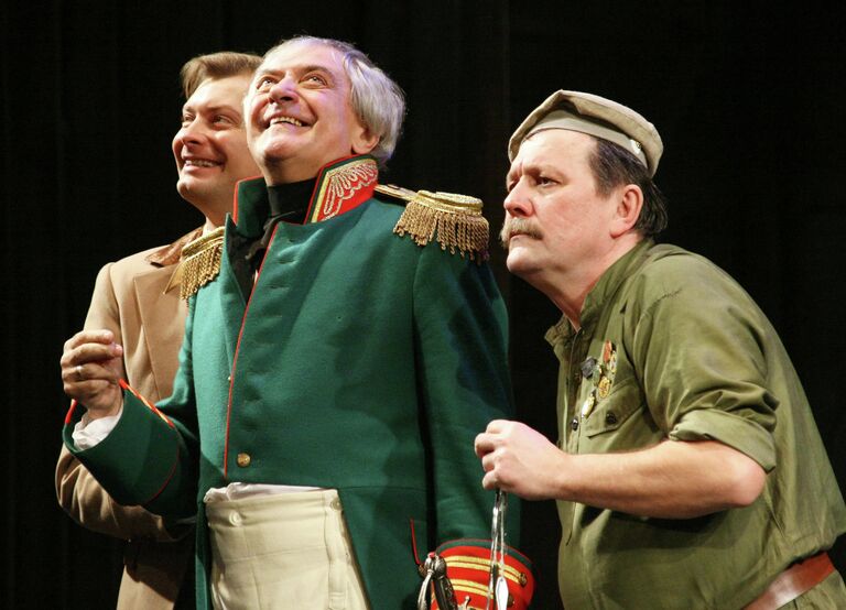 Спектакль «Ревизор» на сцене Московского академического театра имени Вл. Маяковского Спектакль «Ревизор» на сцене Московского академического театра имени Вл. Маяковского