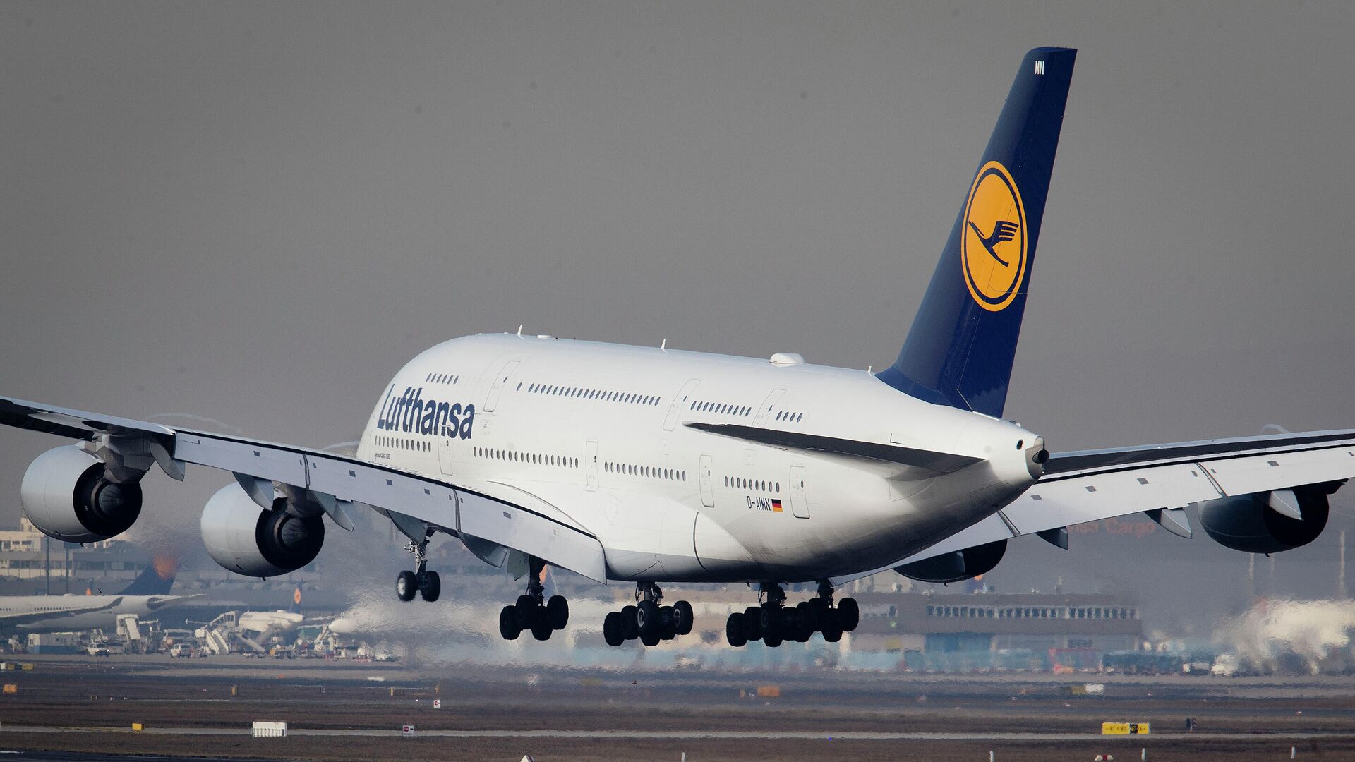 Пассажирский самолет Airbus A 380 авиакомпании Lufthansa - РИА Новости, 1920, 16.10.2024