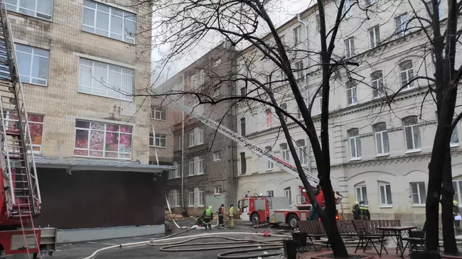 Ликвидация пожара в здании Лениздата в Санкт-Петербурге