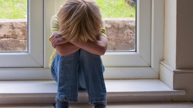 Грустный ребенок. Архивное фото